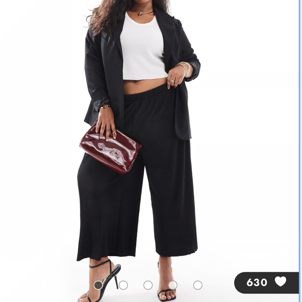 ASOS DESIGN Curve plisse wide leg culottes in black